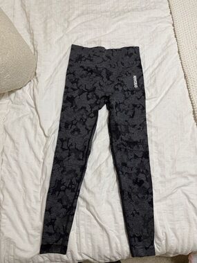 Gymshark Black & Charcoal Camo High-Waist Leggings Small